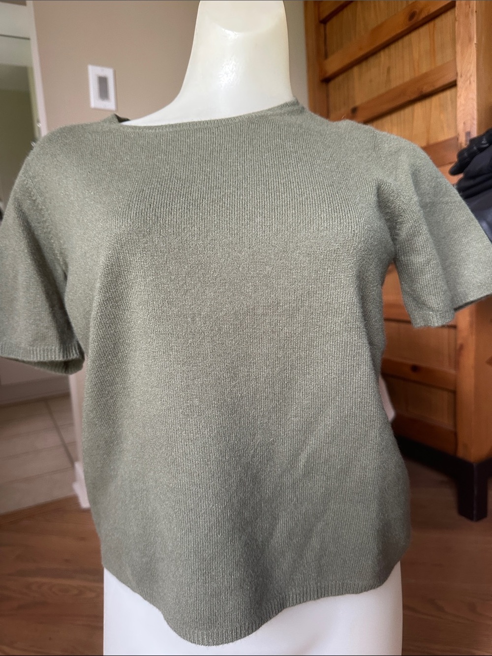 Women’s Short-Sleeve Cashmere Top Olive Green Sutton Studio Size Small Vintage